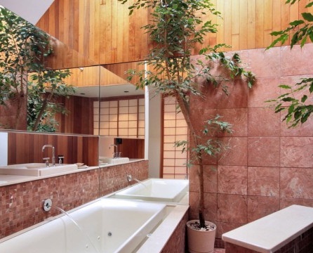 Rosatöne in der orientalischen Badewanne