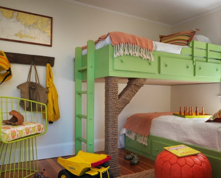 Grünes Bett im Kinderzimmer