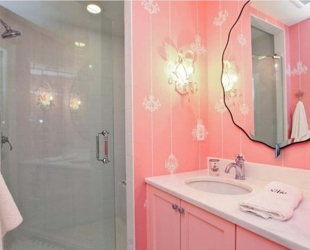Bilik mandi merah jambu